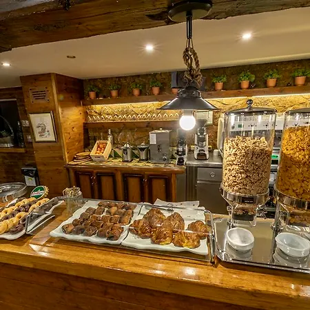 Hotel Nastasi & 4*