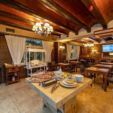 Nastasi & Hotel 4*