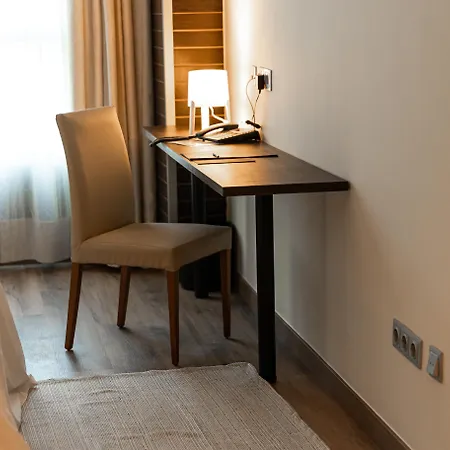 Nastasi & Hotel Lleida