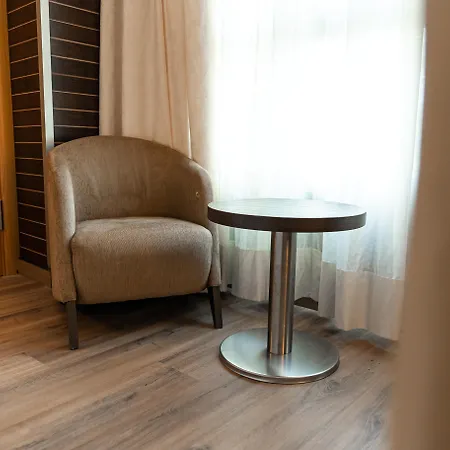 Nastasi & 4* Lleida