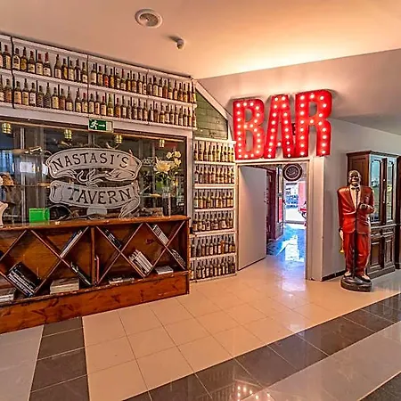 Hotel Nastasi & 4*