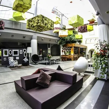 Nastasi & Hotel Lleida